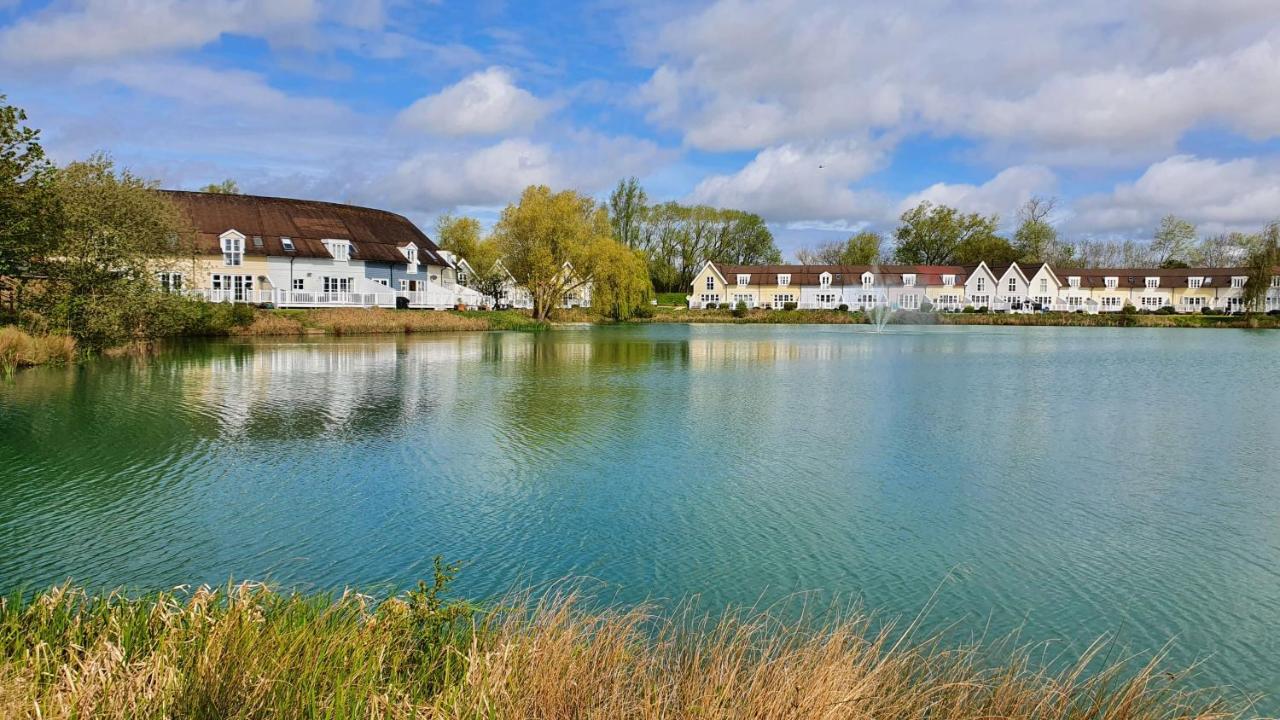 Charming Lake House Nature Retreat In Cotswold Water Park, South Cerney Near Cirencester Exteriör bild