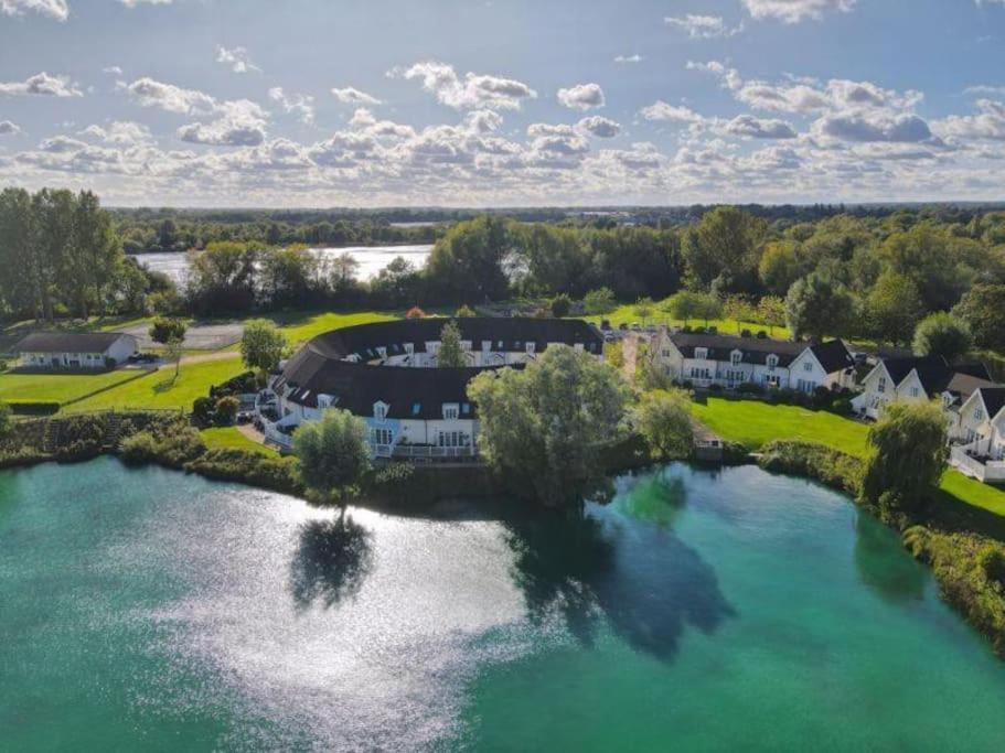 Charming Lake House Nature Retreat In Cotswold Water Park, South Cerney Near Cirencester Exteriör bild
