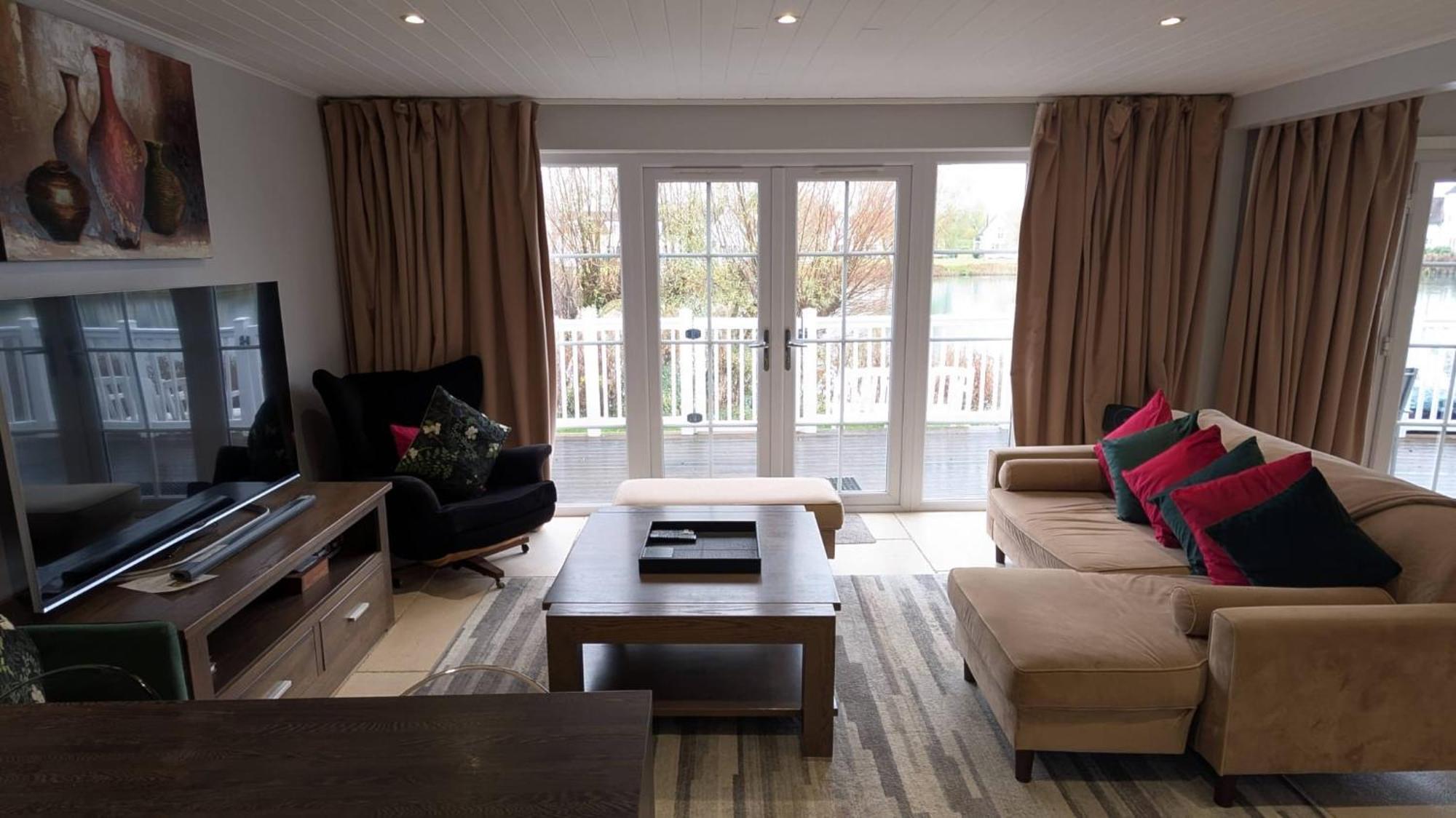 Charming Lake House Nature Retreat In Cotswold Water Park, South Cerney Near Cirencester Exteriör bild