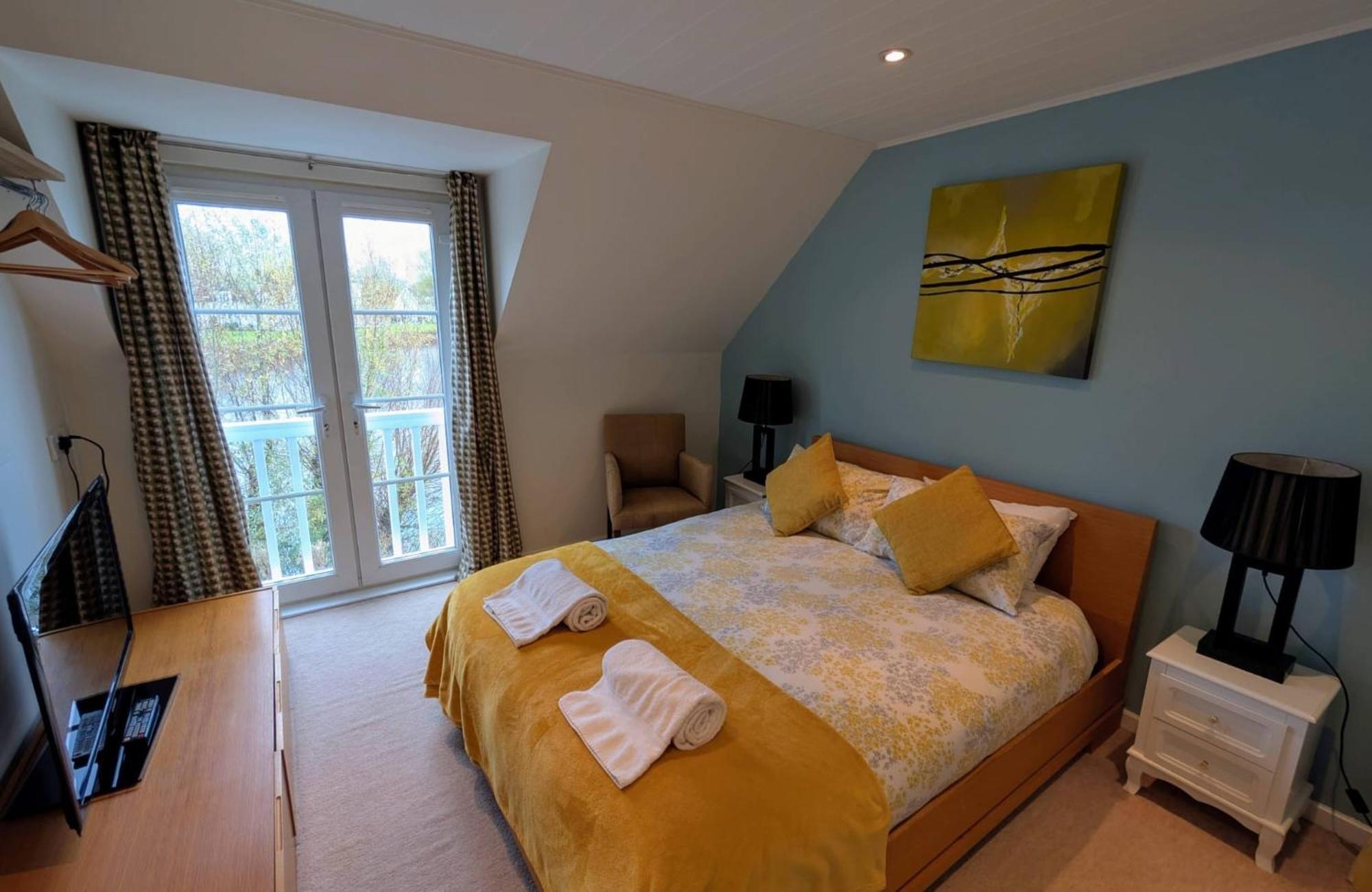 Charming Lake House Nature Retreat In Cotswold Water Park, South Cerney Near Cirencester Exteriör bild
